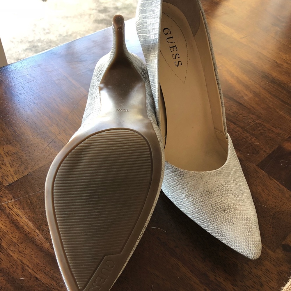 Guess Pump - Silver Size 10